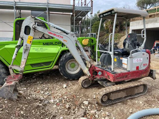 Escavatore Takeuchi TB216