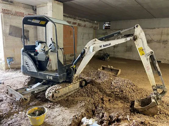 Escavatore Bobcat E16