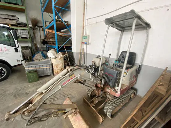 Escavatore Takeuchi TB108