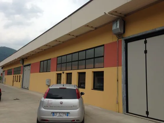 Capannone Industriale di 1.300mq suddiviso in diverse metrature interne a Badia Calavena 