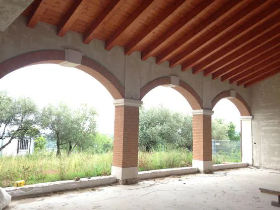Particolari del capannone ad uso avicolo a Montorio